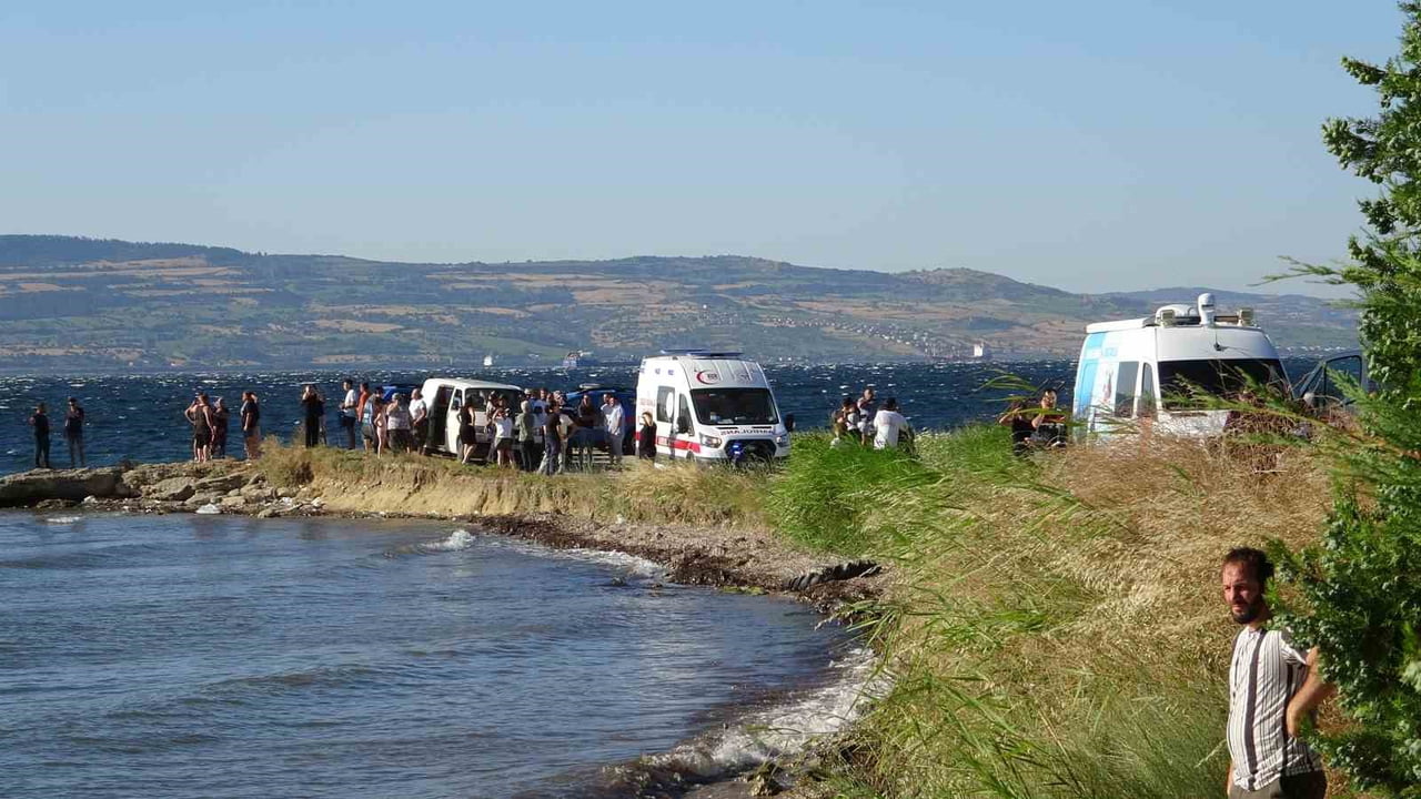 ÇANAKKALE’DE DENİZDE KAYBOLAN 14 YAŞINDAKİ N.B. (14) İÇİN ARAMA ÇALIŞMASI BAŞLATILDI.