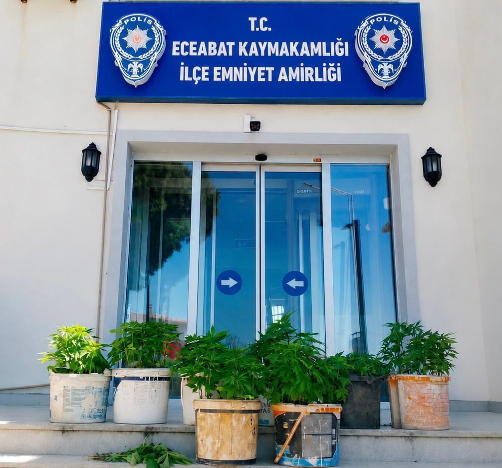 ÇANAKKALE’DE EMNİYET EKİPLERİNDE GERÇEKLEŞTİRİLEN HUZUR UYGULAMALARDA FARKLI SUÇLARDAN ARANMASI...