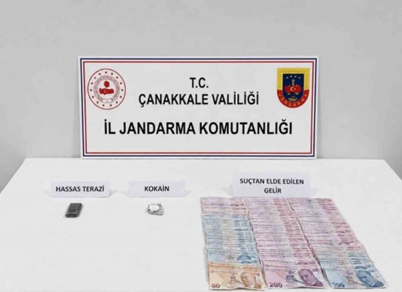 ÇANAKKALE’DE GERÇEKLEŞTİRİLEN KAPSAMLI UYUŞTURUCU OPERASYONUNDA 3 ŞÜPHELİ TUTUKLANDI.