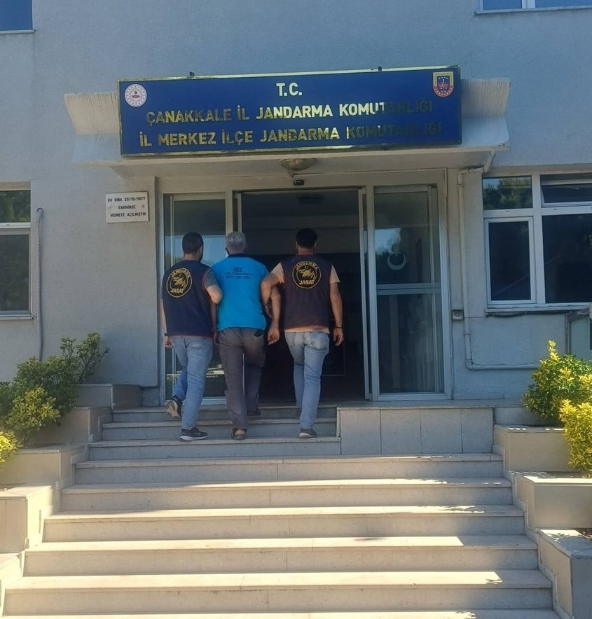 ÇANAKKALE’DE JANDARMA EKİPLERİNCE YAPILAN UYGULAMALARDA FARKLI SUÇLARDAN ARANAN 10 ŞÜPHELİ...