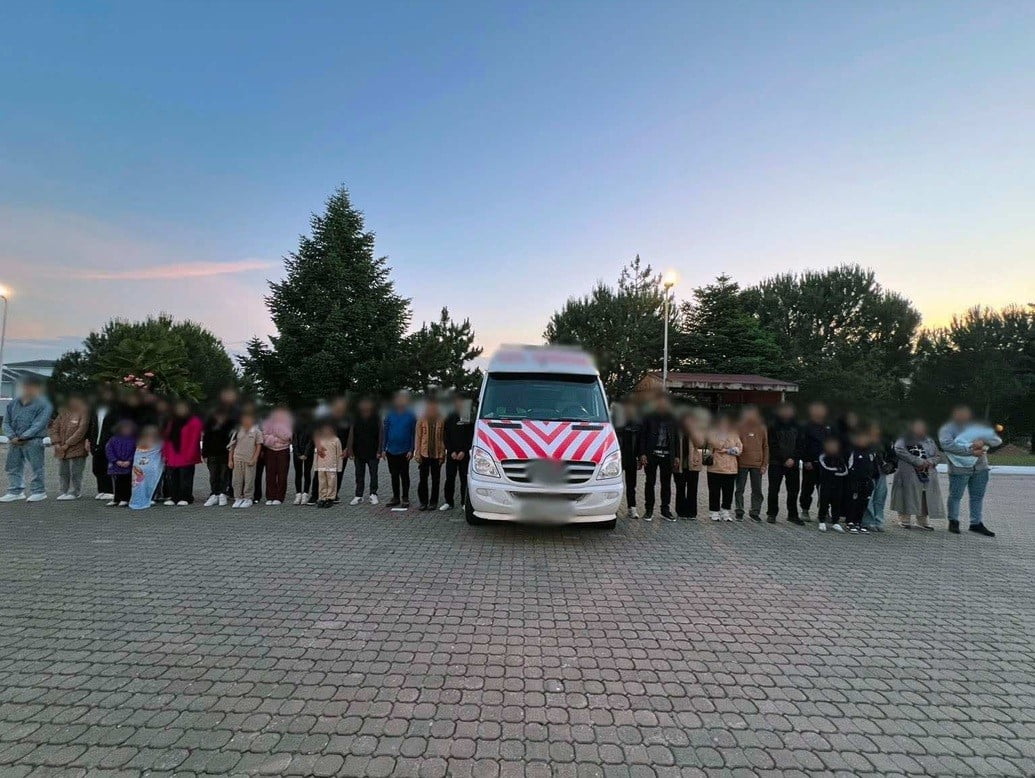 ÇANAKKALE’DE JANDARMA EKİPLERİNCE YOL KONTROLLERİNDE 33 KAÇAK GÖÇMEN İLE 2 ORGANİZATÖR...