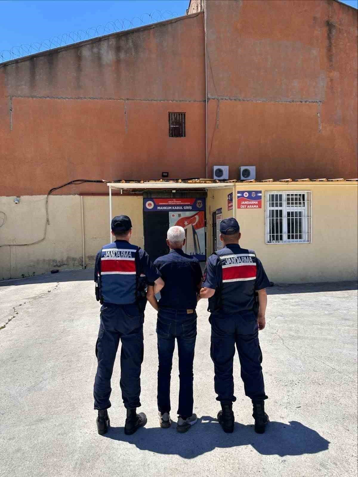 ÇANAKKALE’DE JANDARMA TARAFINDAN "UYUŞTURUCU VEYA UYARICI MADDE İTHAL ETME" SUÇUNDAN ARANAN VE...