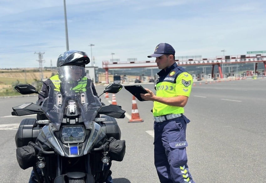 ÇANAKKALE İL JANDARMA KOMUTANLIĞI EKİPLERİNCE YAPILAN DENETİMLERDE 4 BİN 576 ARAÇ DENETLENDİ. 16...