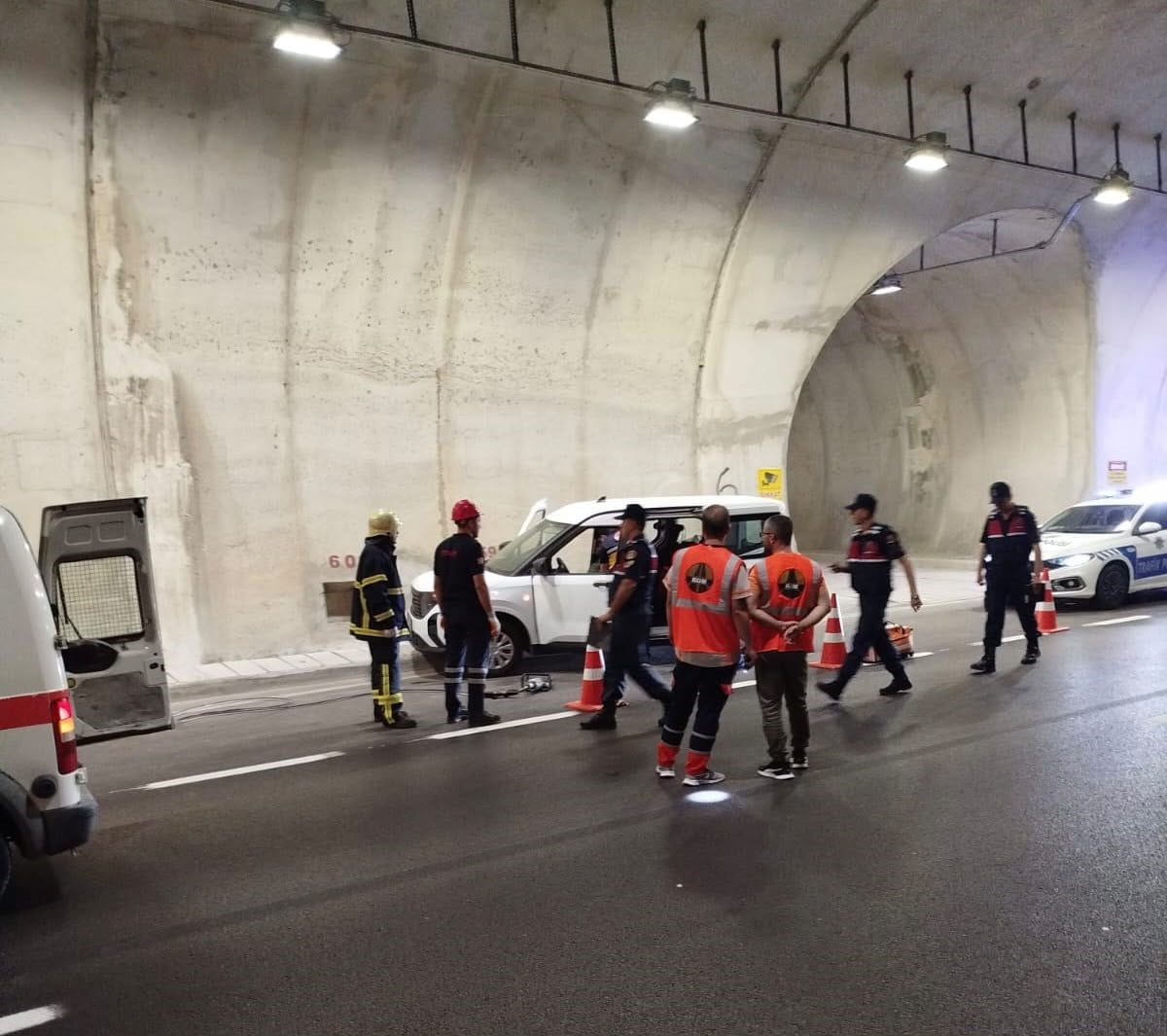 ÇANAKKALE’NİN AYVACIK İLÇESİNDEKİ TROYA TÜNELİ’NDE TRAFİK KAZASI TATBİKATI YAPILDI.
