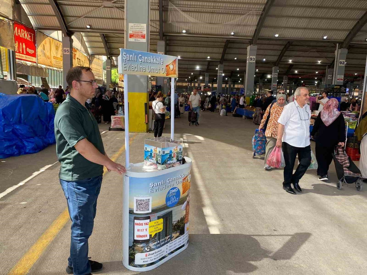 ÇANAKKALE’NİN BİGA İLÇESİNDE DMD HASTASI İSA BERAT EMRE İÇİN TOPLANAN BAĞIŞ PARALARINI ALAN 1...