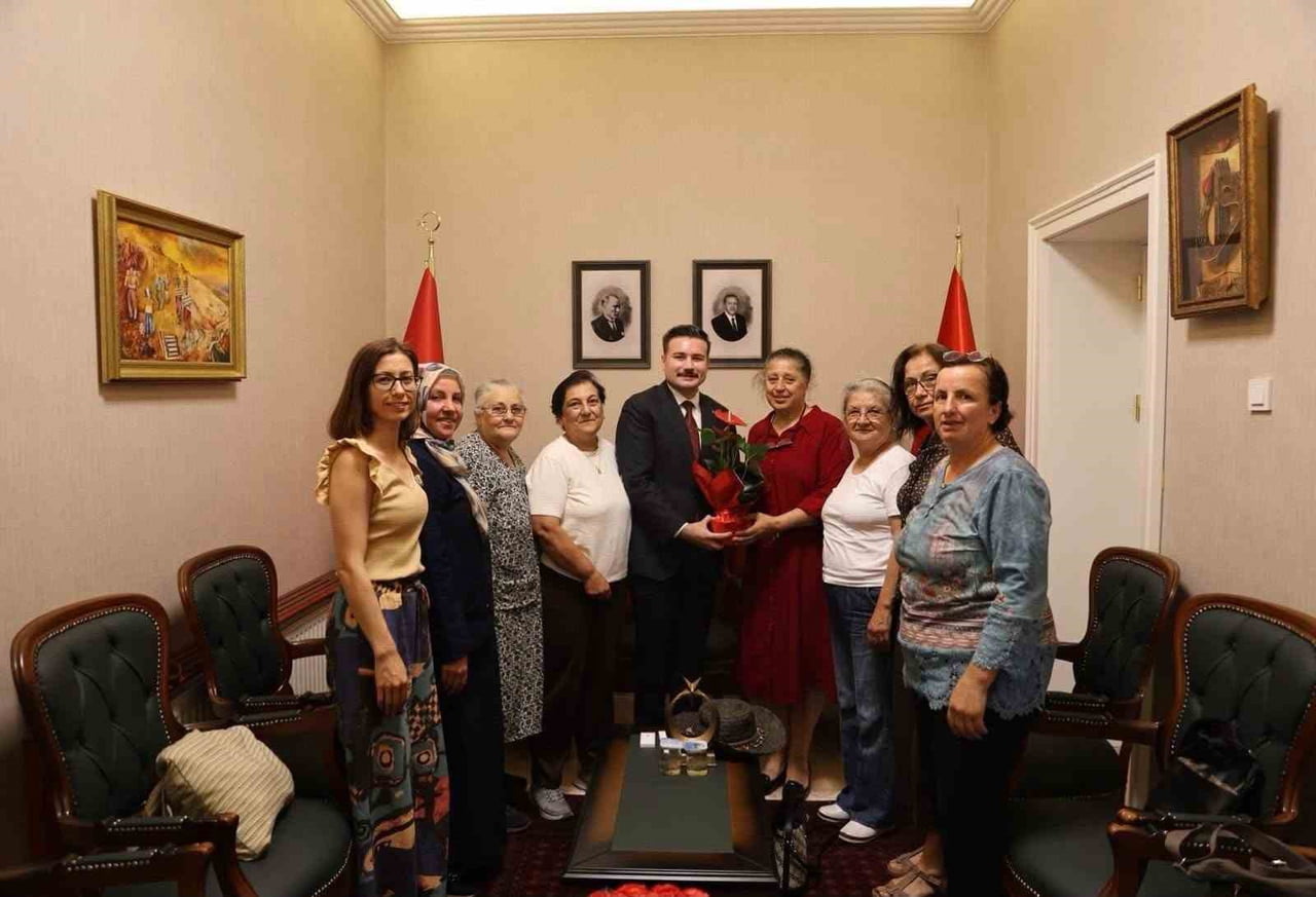 ÇANAKKALE’NİN GÖKÇEADA İLÇESİNDE KAYMAKAM OSMAN ACAR, GELENEKSEL HALK GÜNÜ KAPSAMINDA...