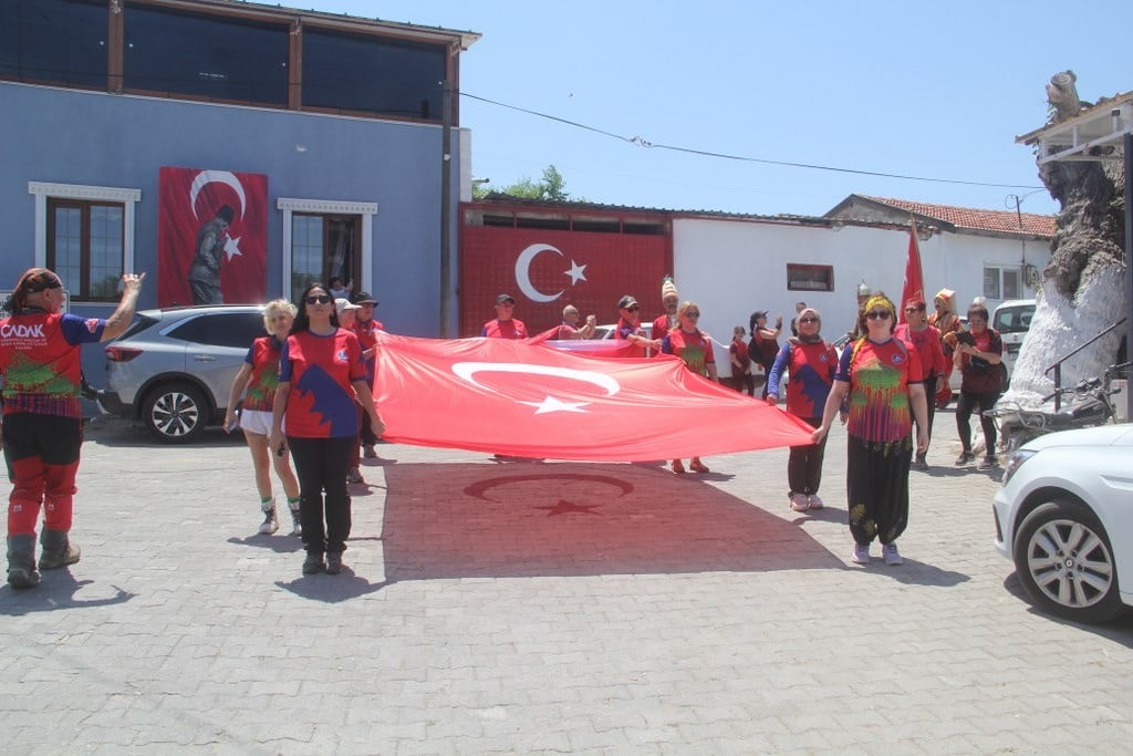 ÇANAKKALE SAVAŞLARI KAHRAMANLARINDAN EZİNELİ YAHYA ÇAVUŞ, KÖYÜNDE DÜZENLENEN ETKİNLİKLE...