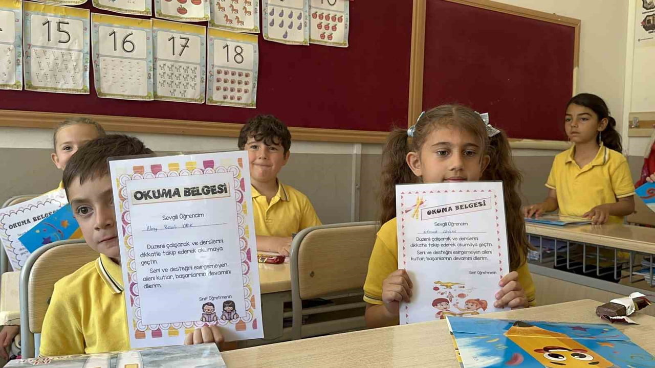 ÇANKIRI’DA EĞİTİM GÖREN ÖĞRENCİLER YAZ TATİLİ ÖNCESİ KARNE SEVİNÇLERİNİ PROTOKOL ÜYELERİ İLE...