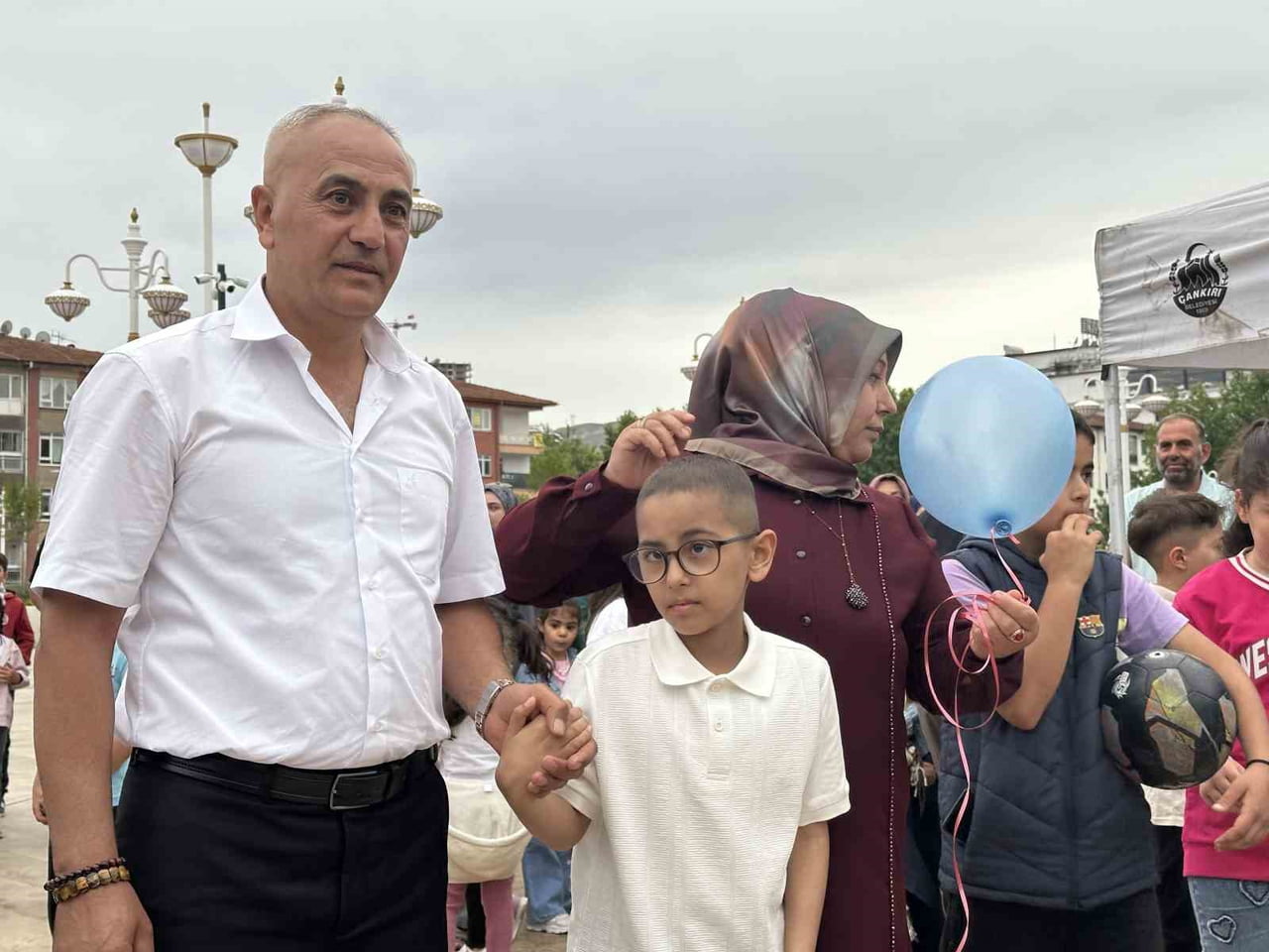 ÇANKIRI’DA  KANSERİ YENEN 8 YAŞINDAKİ NUH EMİR İÇİN DÜZENLENEN ETKİNLİKTE GÖKYÜZÜNE YÜZLERCE BALON...