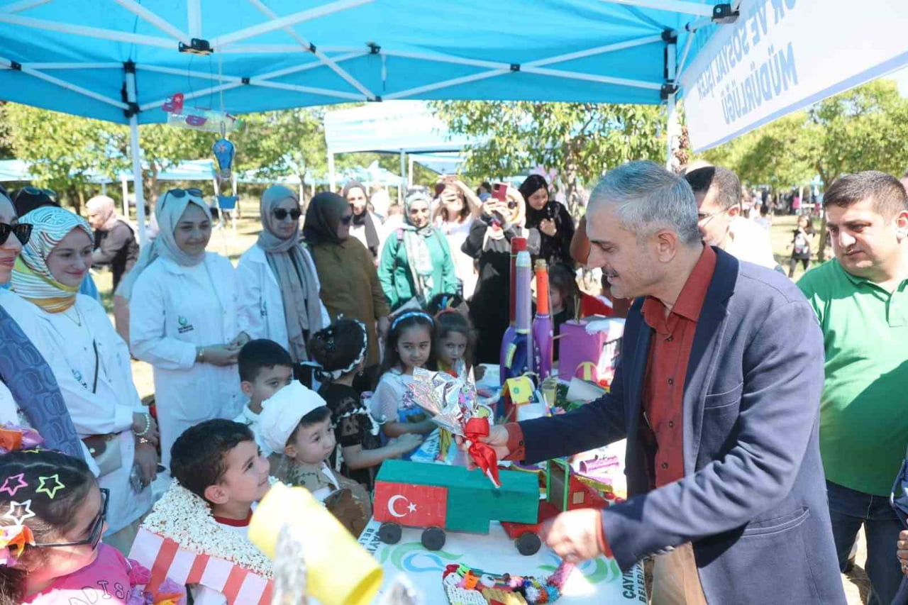 ÇAYIROVA'DA DÜZENLENEN ÇEVRE ŞENLİĞİNDE ÇOCUKLAR VE AİLELERİ GERİ DÖNÜŞÜM ATÖLYELERİ, İNTERAKTİF...