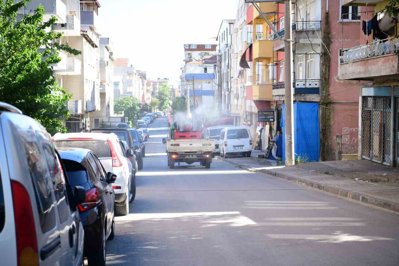 ÇAYIROVA'DA VATANDAŞLARIN SAĞLIKLI VE KONFORLU BİR YAZ MEVSİMİ GEÇİRMESİ AMACIYLA SİVRİSİNEK VE...