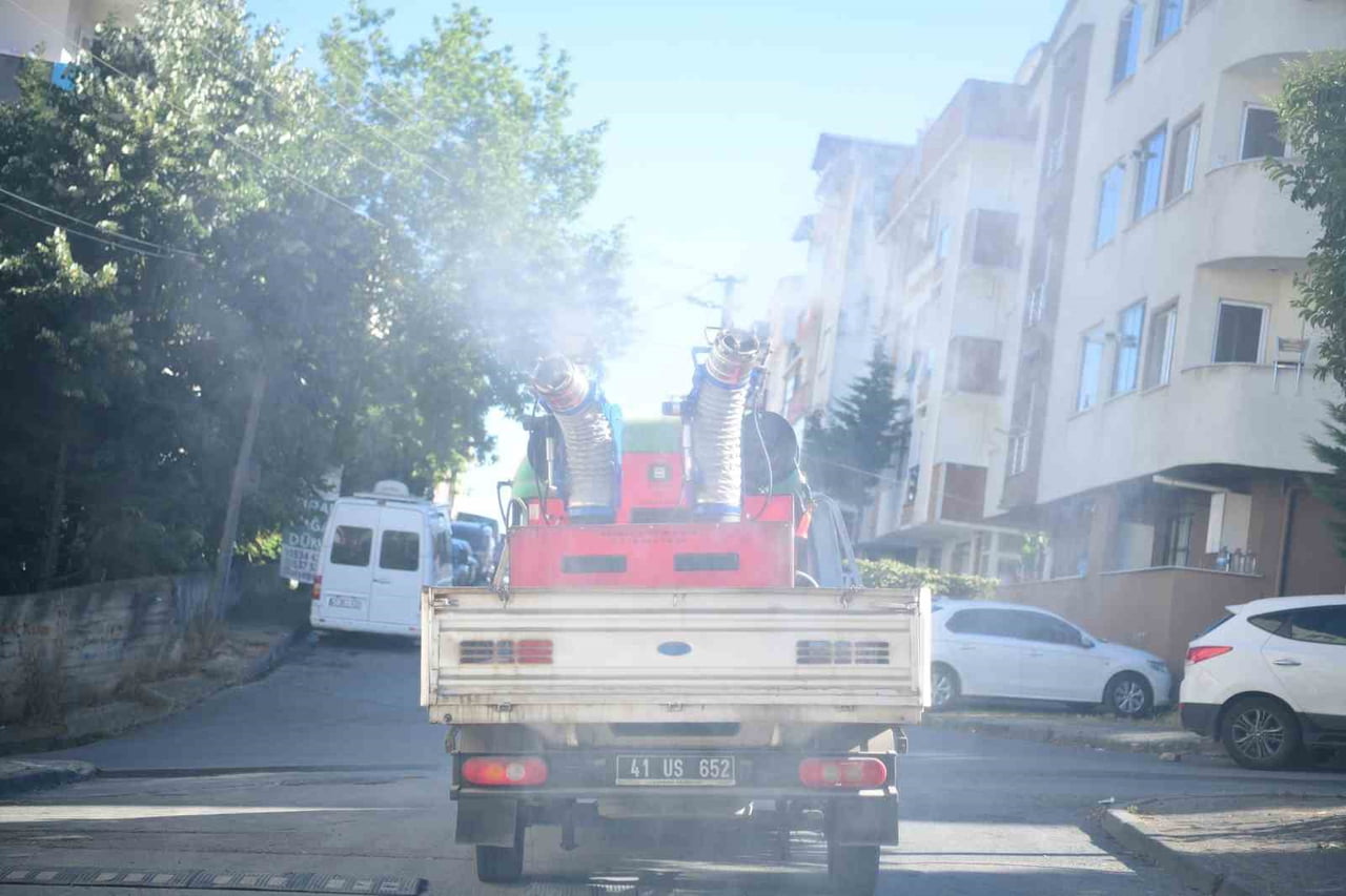 ÇAYIROVA'DA VATANDAŞLARIN SAĞLIKLI VE KONFORLU BİR YAZ MEVSİMİ GEÇİRMESİ AMACIYLA SİVRİSİNEK VE...