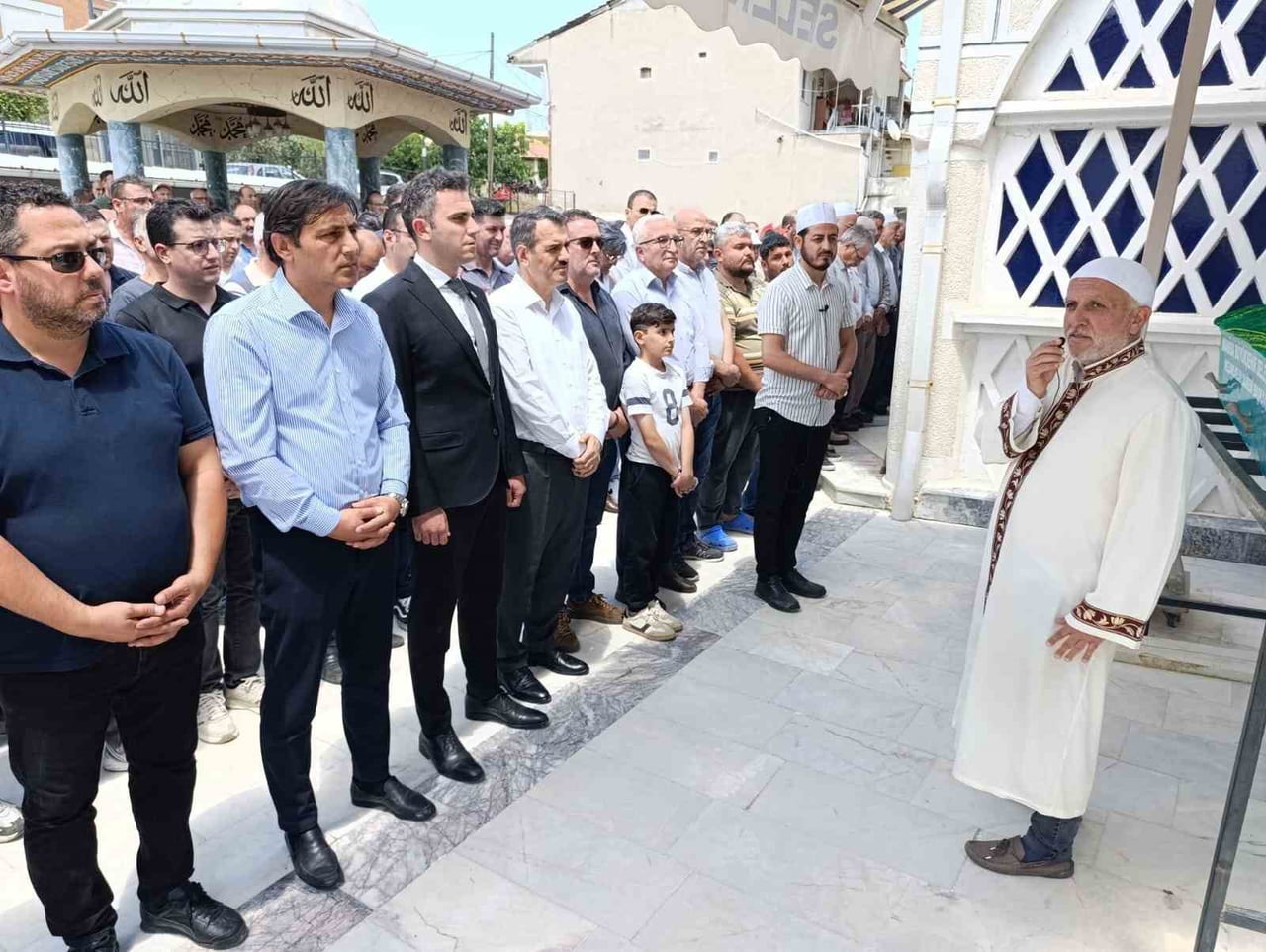 CENAZE NAMAZINI AĞABEY ALİ RIZA MERDUN (CÜBBELİ KİŞİ) KILDIRDI.