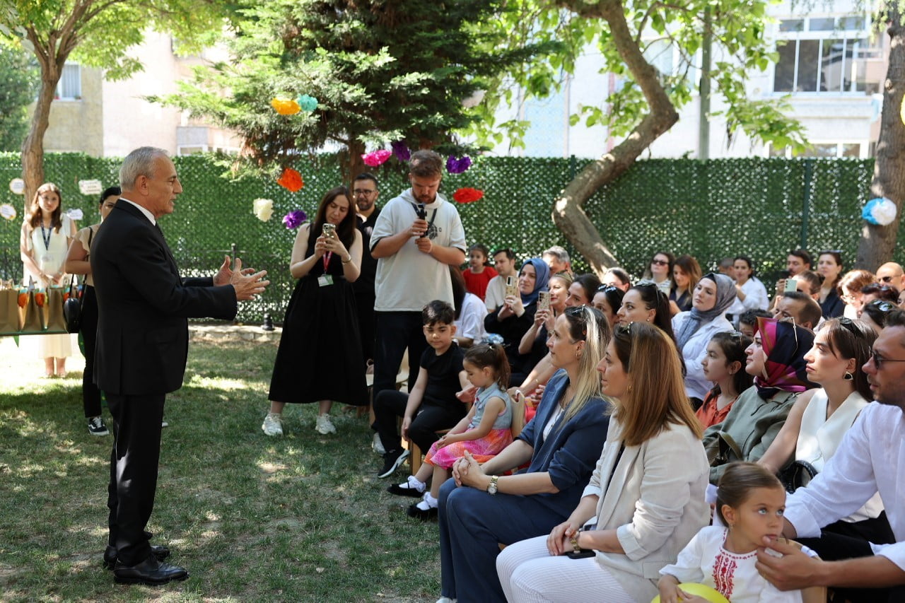 CENNET MAHALLESİ GÜNDÜZ ÇOCUK BAKIM EVİ'NDEKİ KARNE ŞENLİĞİNE KATILAN BAŞKAN KEMAL ÇEBİ...