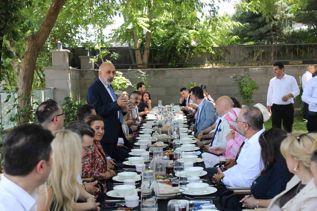CEO PLATFORMU ÇATISI ALTINDA BİR ARAYA GELEN 25 İŞ İNSANI, DİYARBAKIR GASTRO İNOVASYON MERKEZİNDE...