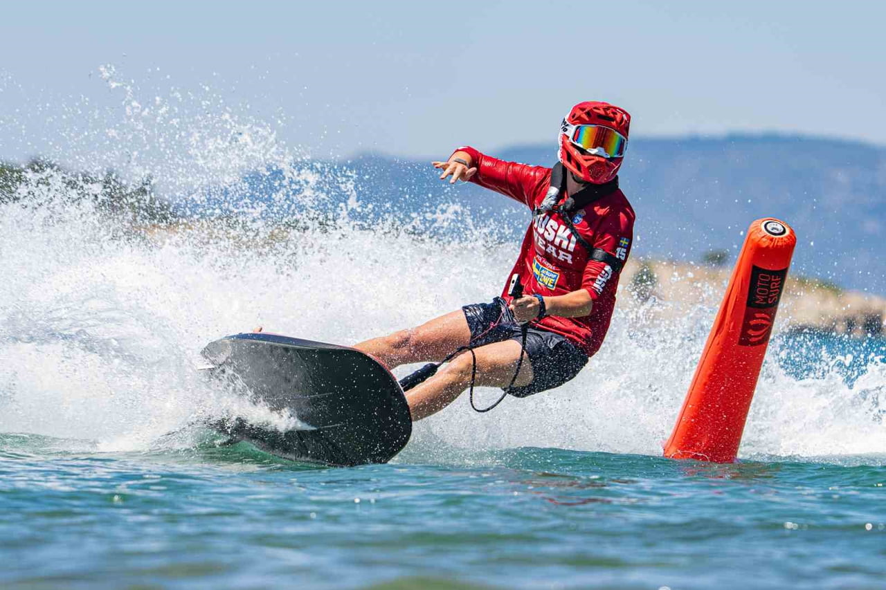 ÇEŞME ŞİFNE’DE DÜZENLENEN İZELTAŞ DÜNYA MOTOSURF ŞAMPİYONASI'NIN İLK ETAP YARIŞLARININ İLK GÜNÜ...