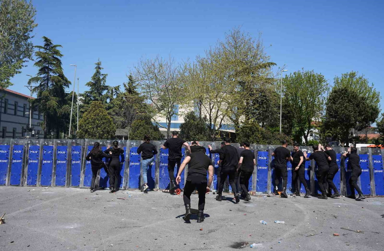 ÇEVİK KUVVET ŞUBE MÜDÜRLÜĞÜ EKİPLERİ HAFTANIN ÜÇ GÜNÜ ZORLU EĞİTİMDEN GEÇİYOR. EĞİTİMLERİN EN ZOR...