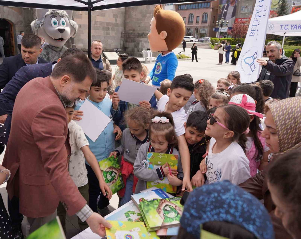 ÇEVRE DOSTU UYGULAMALARI VE İKLİM DEĞİŞİKLİĞİYLE MÜCADELE KONUSUNDAKİ ÇALIŞMALARIYLA ULUSLARARASI...