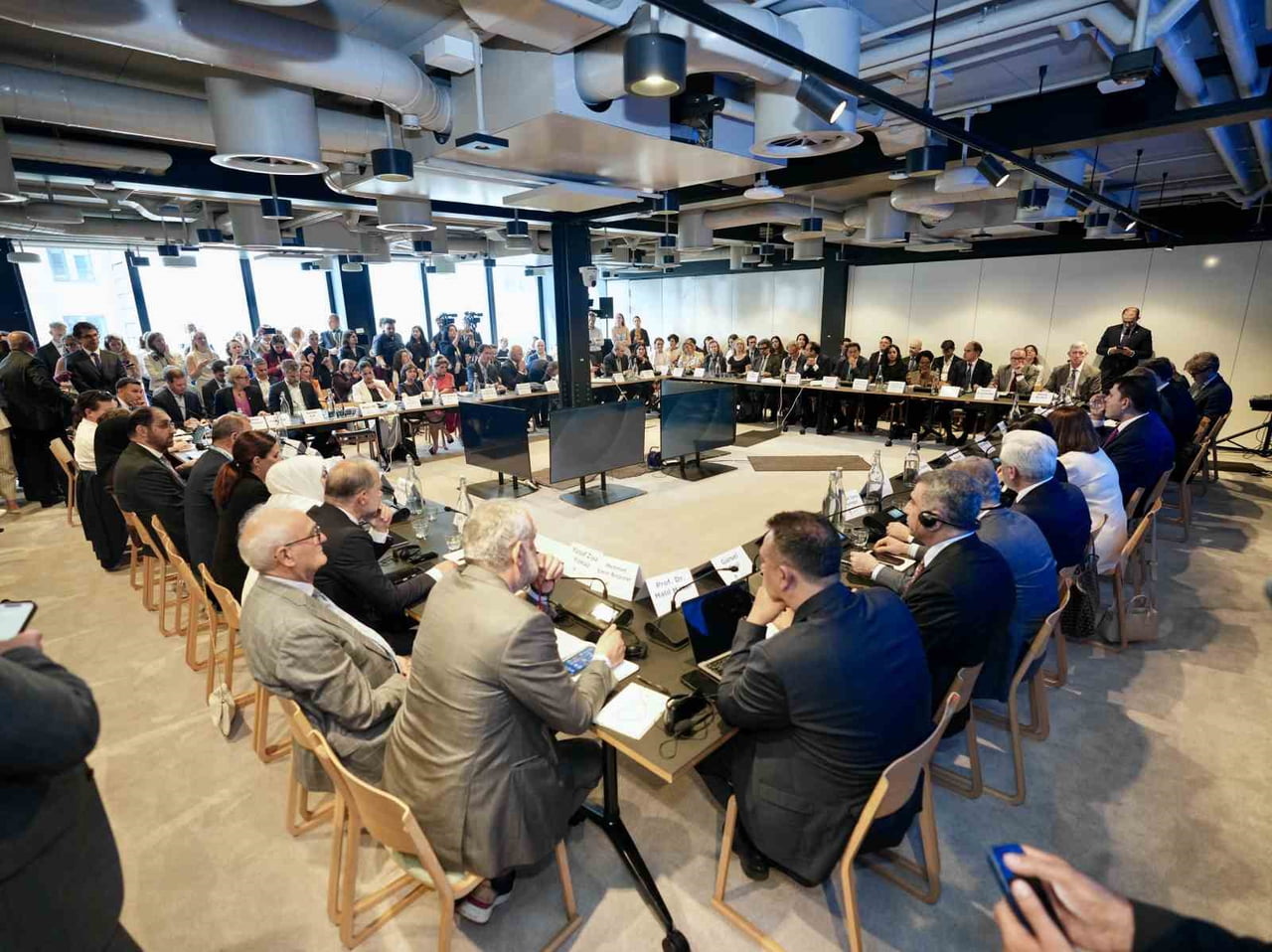 ÇEVRE, ŞEHİRCİLİK VE İKLİM DEĞİŞİKLİĞİ BAKANI KURUM İNGİLTERE’DE COP31 İŞ DÜNYASI FORUMU’NDA...