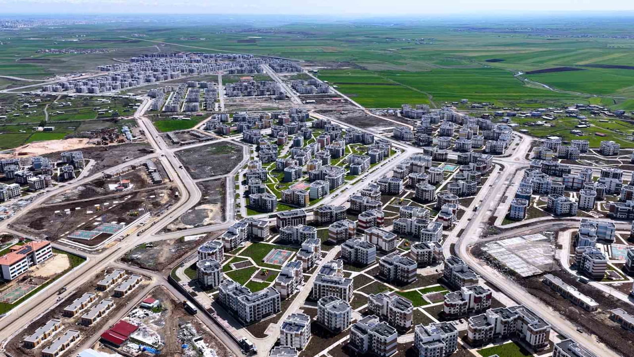 ÇEVRE, ŞEHİRCİLİK VE İKLİM DEĞİŞİKLİĞİ BAKANI MURAT KURUM, DİYARBAKIR’DA YAPILAN YENİ KONUTLAR...