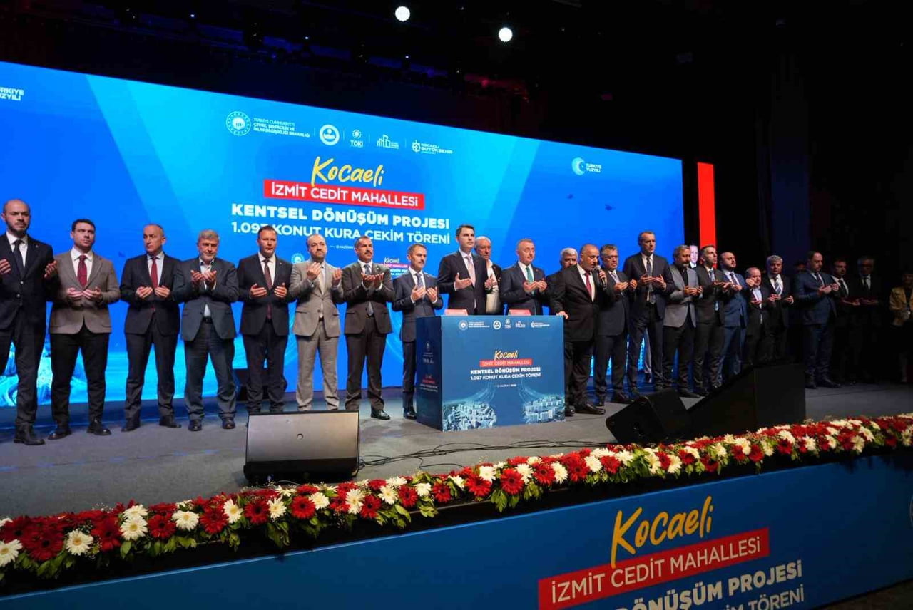 ÇEVRE, ŞEHİRCİLİK VE İKLİM DEĞİŞİKLİĞİ BAKANI MURAT KURUM, KOCAELİ'DE YAPIMI TAMAMLANAN CEDİT...