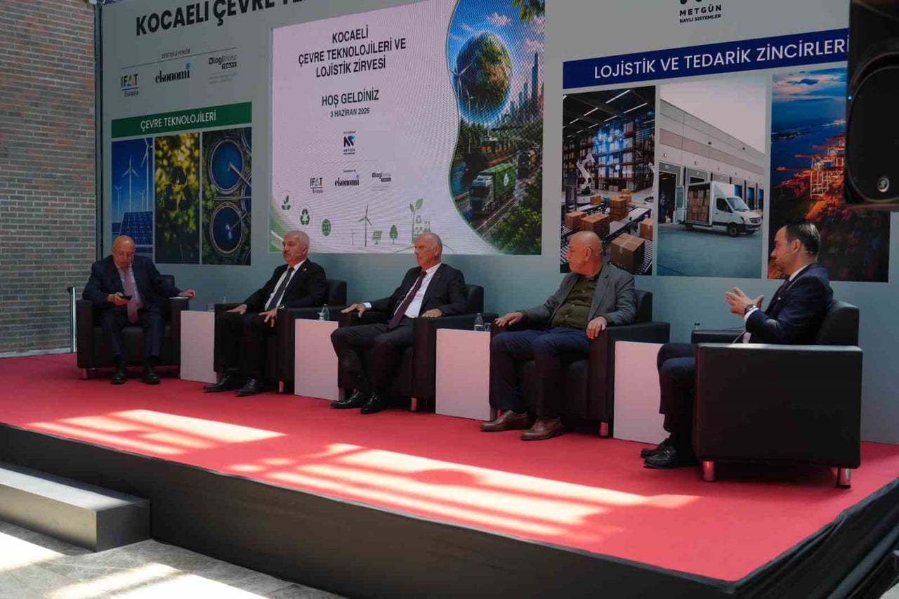 ÇEVRE TEKNOLOJİLERİ VE LOJİSTİK ZİRVESİ'NDE KONUŞAN GEBZE TİCARET ODASI BAŞKANI ABDURRAHMAN...