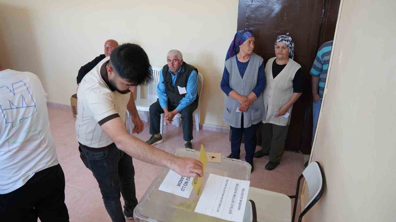 ÇEVRECİK’TE SEÇMENLER, YENİ BELEDİYE BAŞKANI VE MECLİS ÜYELERİNİ BELİRLEMEK ÜZERE SABAH...