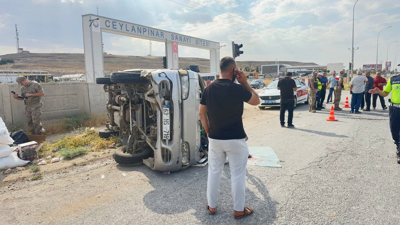 CEYLANPINAR İLÇESİNDE KAMYONETİN DEVRİLMESİ SONUCU 2 KİŞİ YARALANDI.
