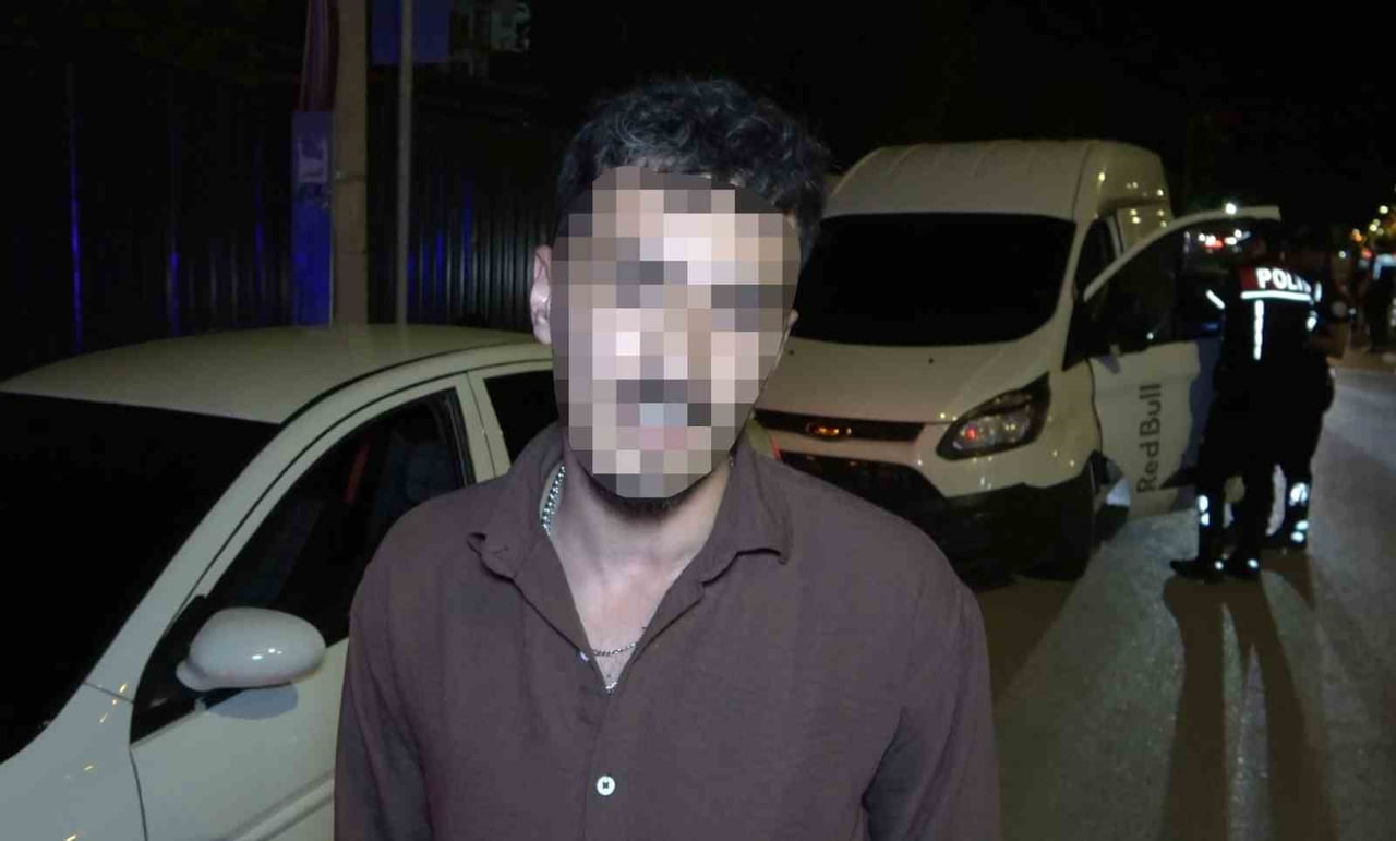 CEZA KESİLMESİNE RAĞMEN POLİS MEMURLARININ VE GAZETECİLERİN HİÇ ALIŞIK OLMADIĞI BİR ÜSLUPLA HİTAP...
