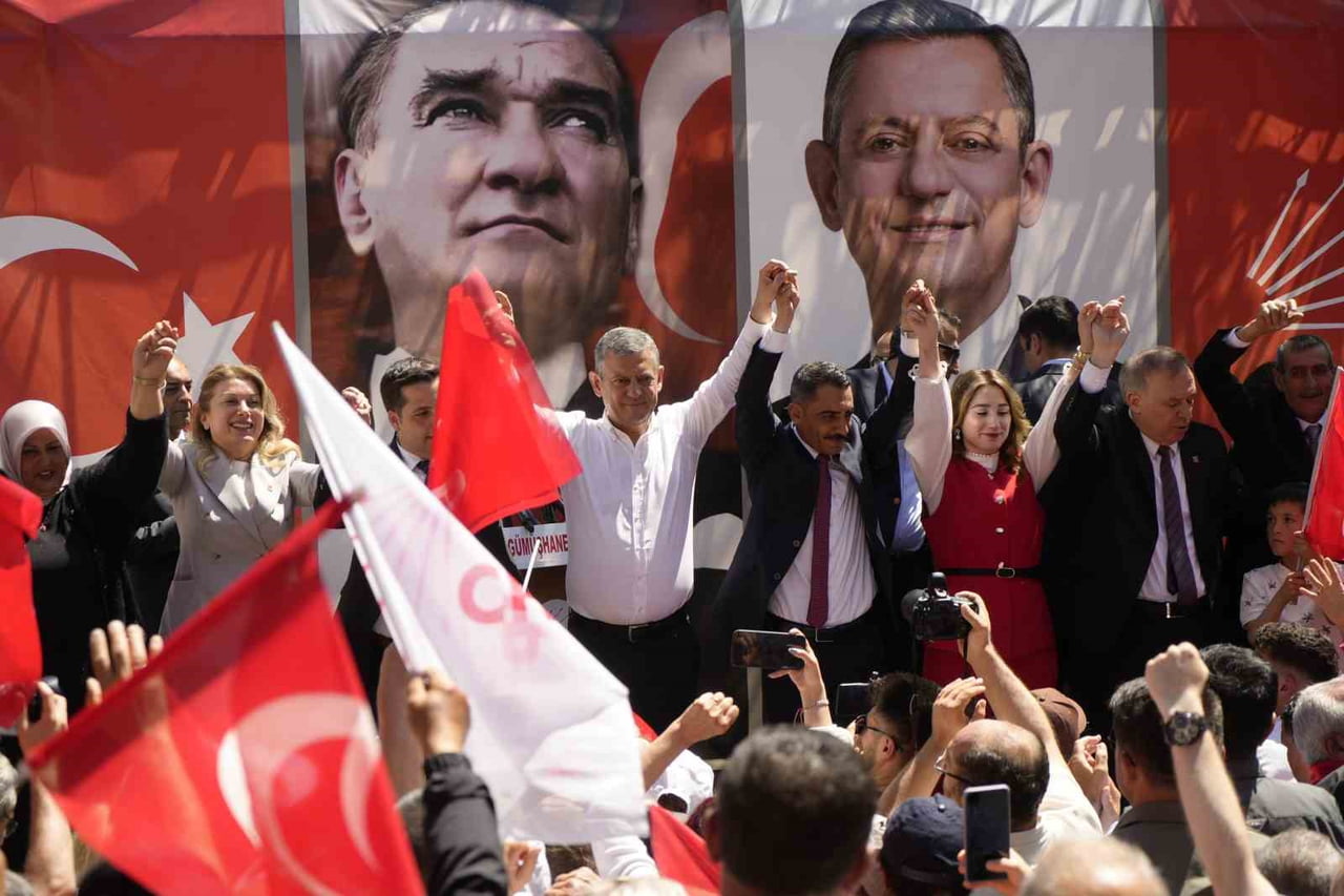 CHP’Lİ ÖZGÜR ÖZEL, 7 HAZİRAN'DA BELEDİYE BAŞKANLIĞI SEÇİMİNİN YAPILACAĞI TEKKE BELDESİ'Nİ ZİYARET...