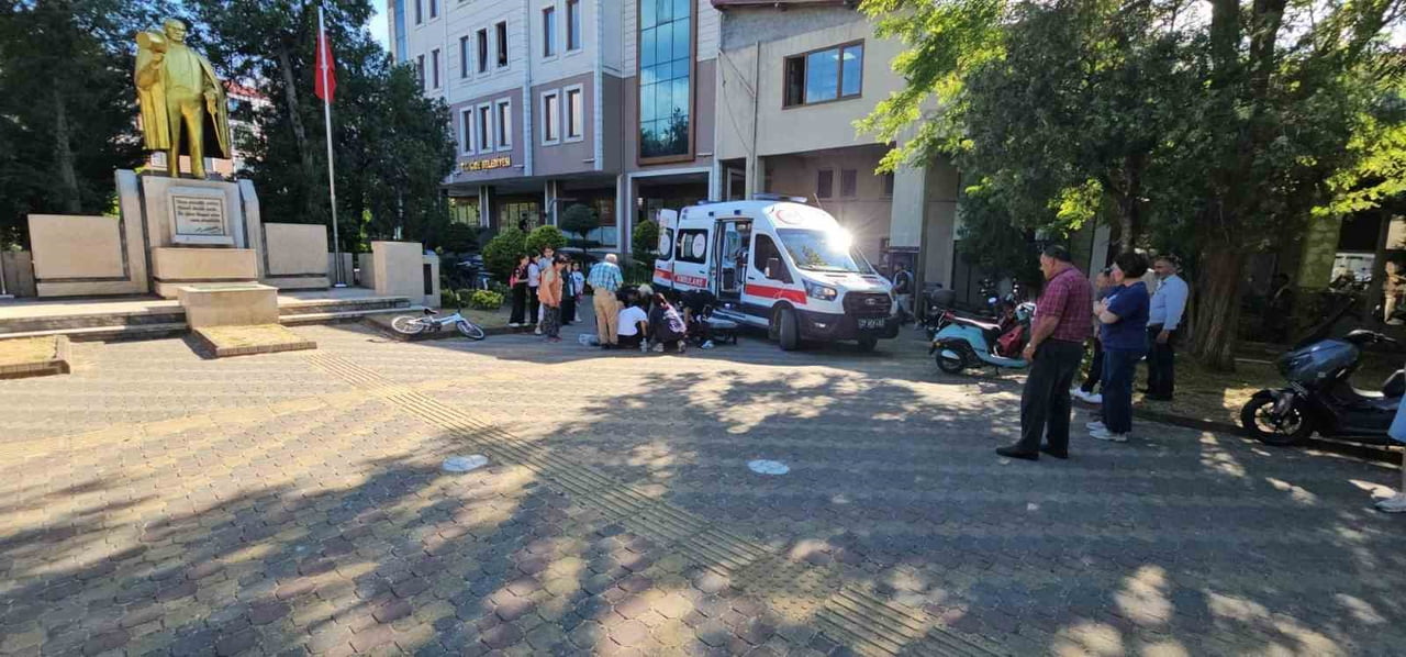 CİDE İLÇESİNDE SICAK HAVA NEDENİYLE FENALAŞAN VE YERE DÜŞMESİ SONUCU BAŞINI ÇARPARAK YARALANAN...