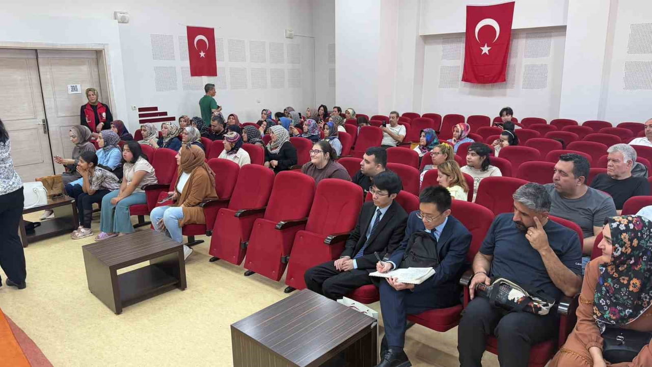 ÇİN HALK CUMHURİYETİ ANKARA BÜYÜKELÇİSİ JİANG XUEBİN, DEZAVANTAJLI DEPREMZEDE VATANDAŞLARA...