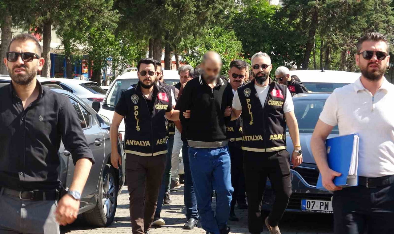 CİNAYETİN ŞÜPHELİLERİ ADLİYEYE SEVK EDİLDİ