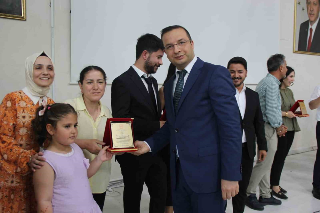 CİZRE’DE KAYMAKAMLIK ÖNCÜLÜĞÜNDE, İLÇE MİLLÎ EĞİTİM MÜDÜRLÜĞÜ KOORDİNESİNDE YÜRÜTÜLEN "7’DEN 70’E...