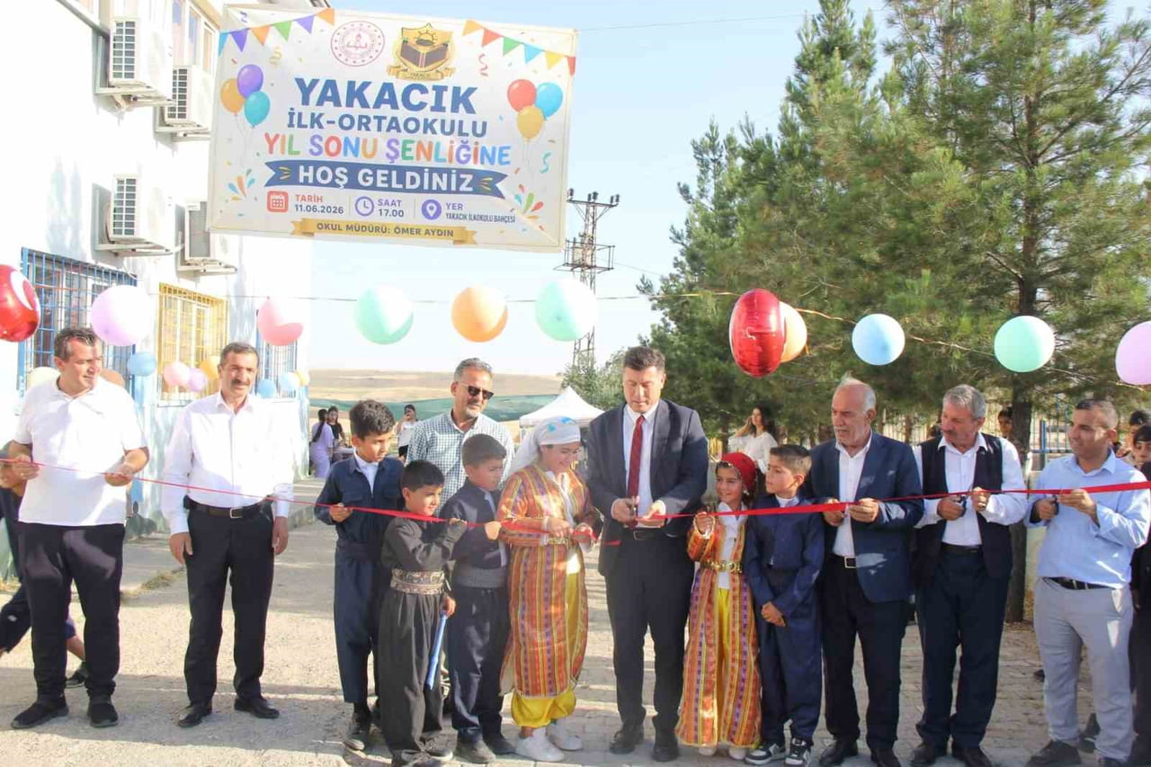 CİZRE YAKACIK KÖYÜ İLK VE ORTAOKULU TARAFINDAN DÜZENLENEN 'YIL SONU ŞENLİĞİ', ÖĞRENCİLERİN...