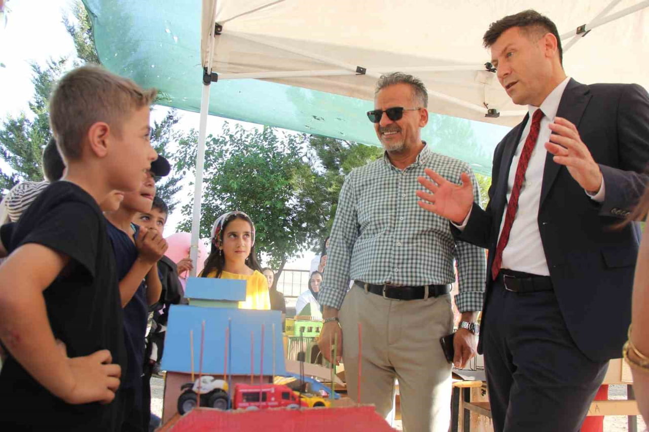 CİZRE YAKACIK KÖYÜ İLK VE ORTAOKULU TARAFINDAN DÜZENLENEN 'YIL SONU ŞENLİĞİ', ÖĞRENCİLERİN...