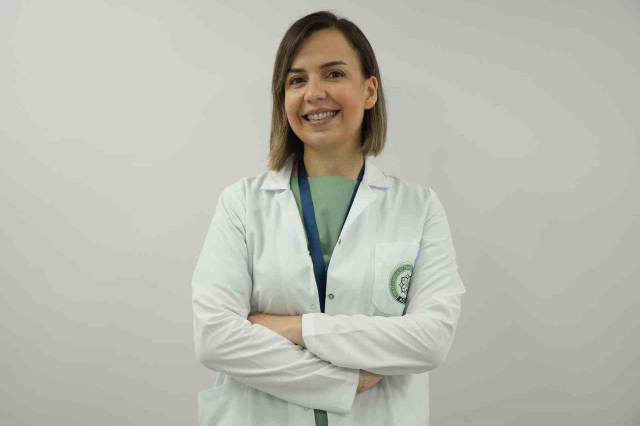 ÇOCUK DİŞ HEKİMLİĞİ UZMANI HÜLYA ÇERÇİ AKÇAY