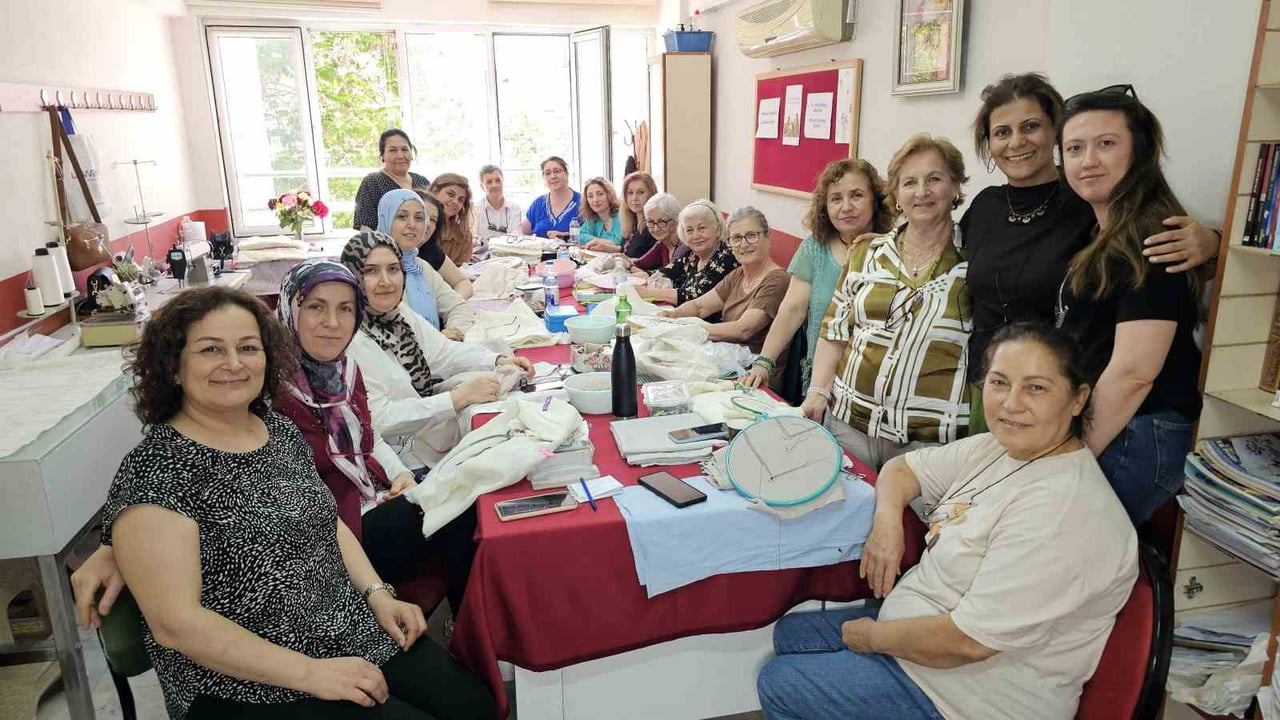 ÇOCUKLAR OKULA, ANNELER KURSA