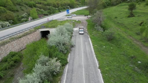 Çöpe atılan tonlarca ekmeği toplayıp hayvanlara ulaştırıyor