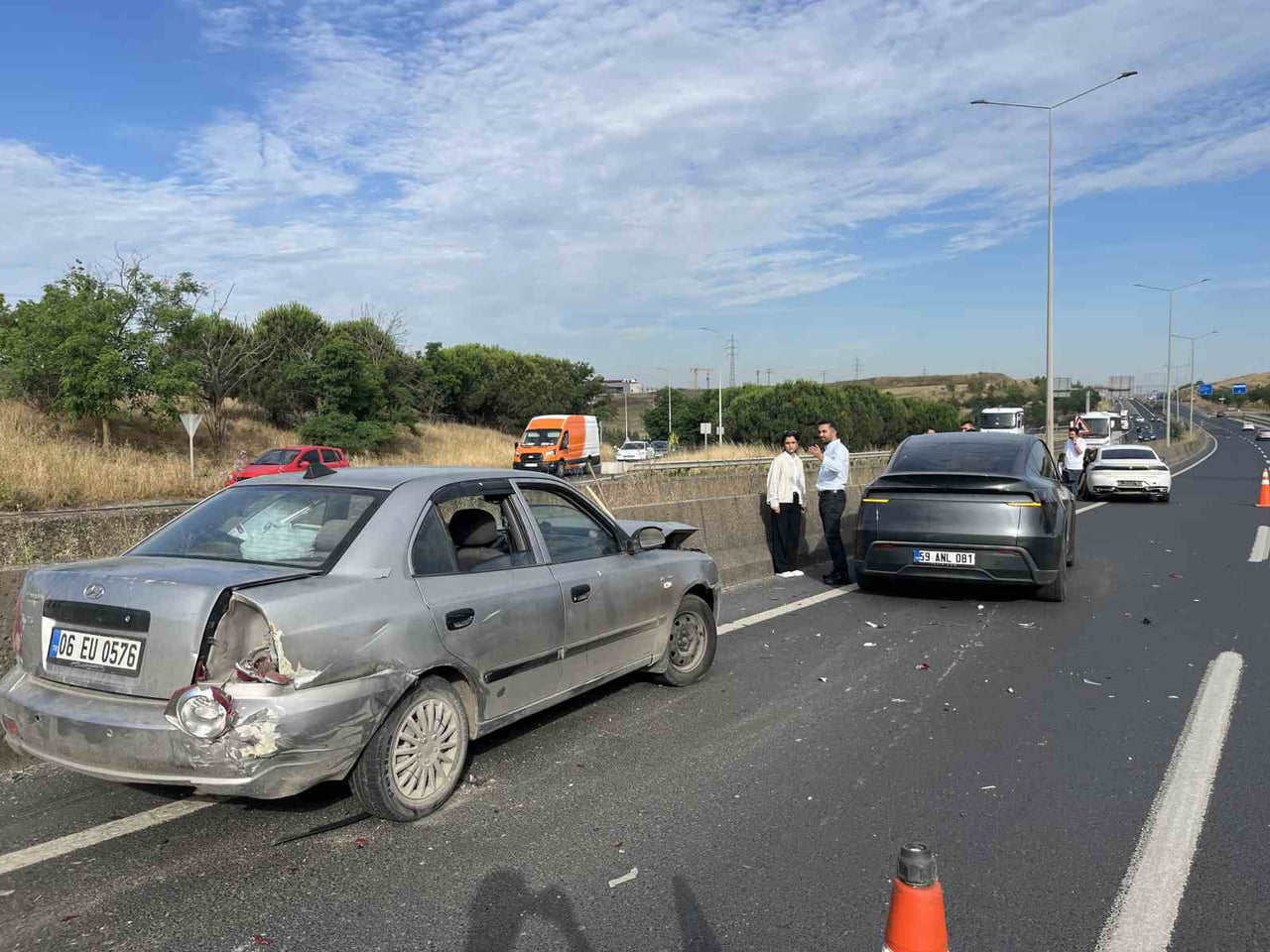 ÇORLU'DA 500 METRE ARAYLA İKİ AYRI YERDE 6 ARAÇLI ZİNCİRLEME KAZA