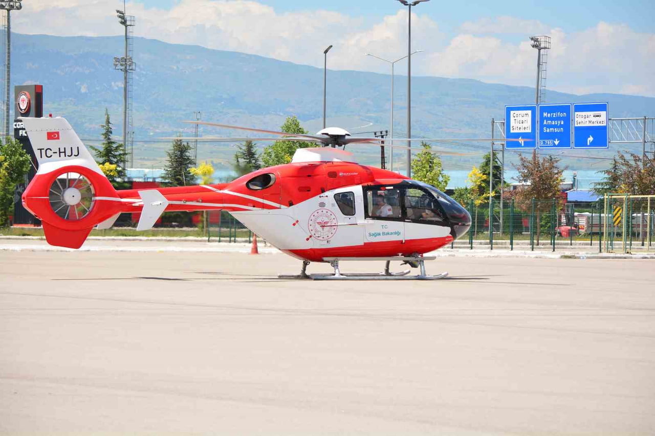 ÇORUM'DA BİR APARTMANIN 4'ÜNCÜ KATINDAKİ BALKONDAN DÜŞEREK AĞIR YARALANAN 5 YAŞINDAKİ ÇOCUK...