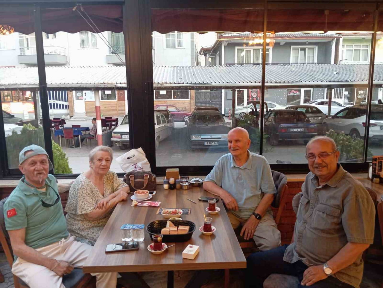 ÇORUM'UN OSMANCIK İLÇESİNDE 1967-1973 YILLARI ARASINDA GÖREV YAPAN EMEKLİ ÖĞRETMEN ÇİFT, 52 YIL...