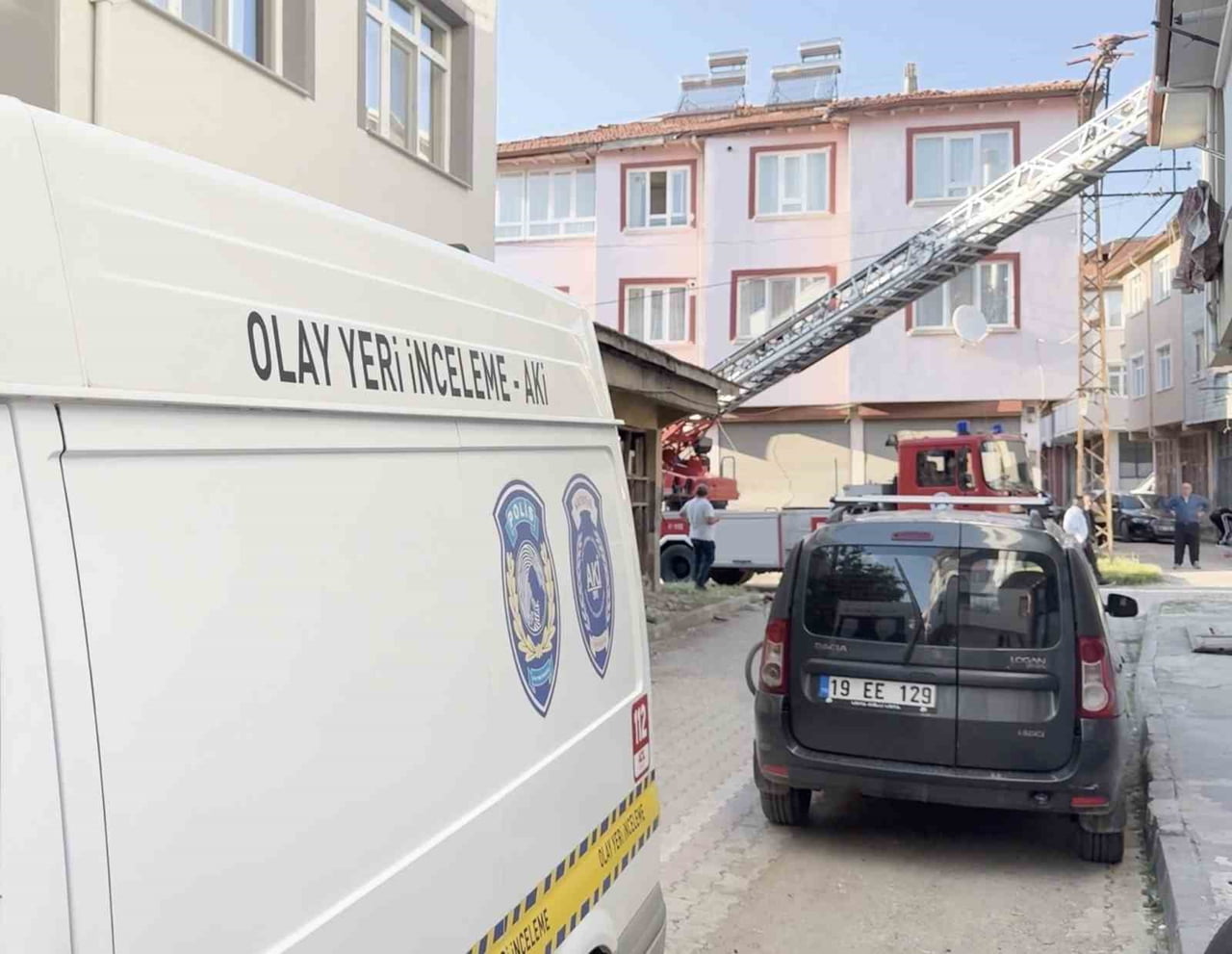 ÇORUM'UN SUNGURLU İLÇESİNDE GÜNEŞ ENERJİSİ PANELİNİ TAMİR ETMEK İÇİN ÇIKTIĞI ÇATIDA DÜŞEREK...