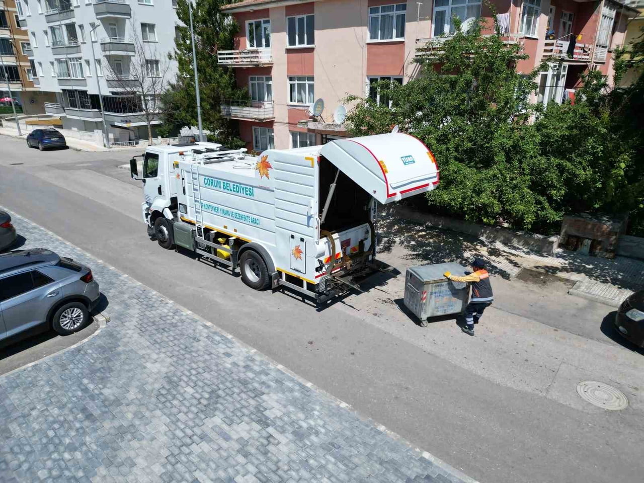 ÇORUM BELEDİYESİ VEKTÖREL MÜCADELE KAPSAMINDA İLAÇLAMA VE ÇÖP KONTEYNER TEMİZLİK ÇALIŞMALARINI...