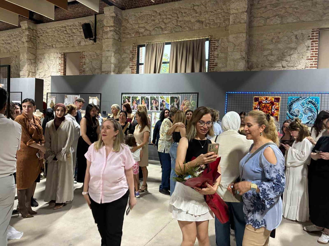 ÇUKUROVA ÜNİVERSİTESİ GÜZEL SANATLAR FAKÜLTESİ TEKSTİL VE MODA TASARIMI BÖLÜMÜ TARAFINDAN, TT 424...
