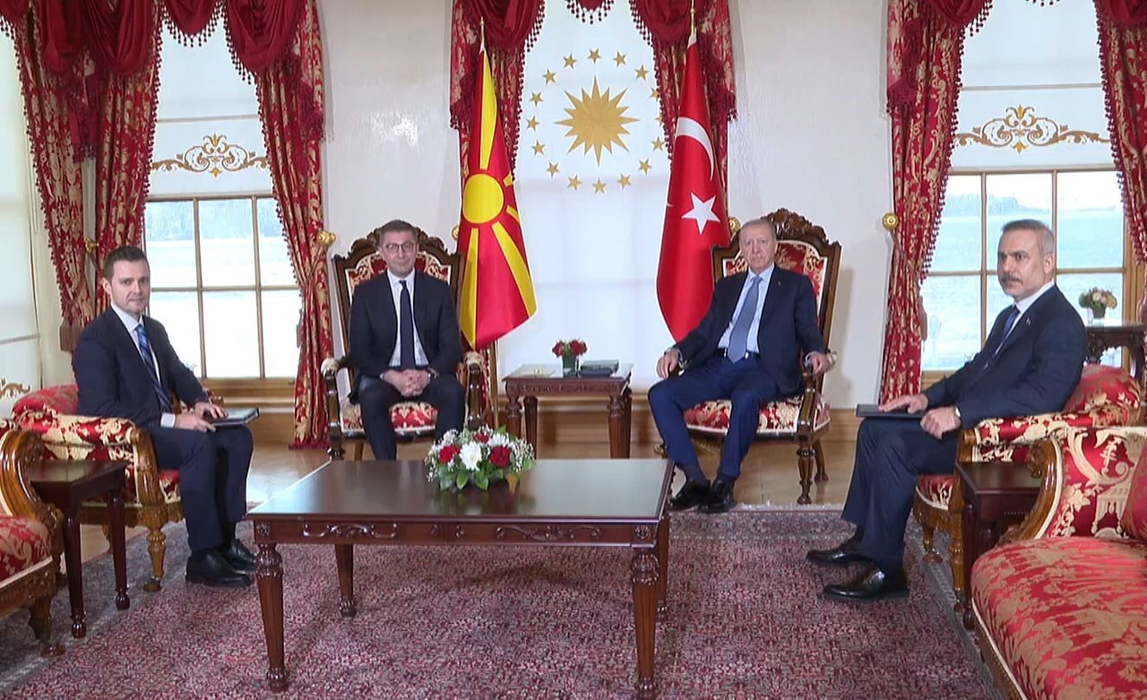 CUMHURBAŞKANI ERDOĞAN KUZEY MAKEDONYA BAŞBAKANI MİCKOSKİ’Yİ KABUL ETTİ