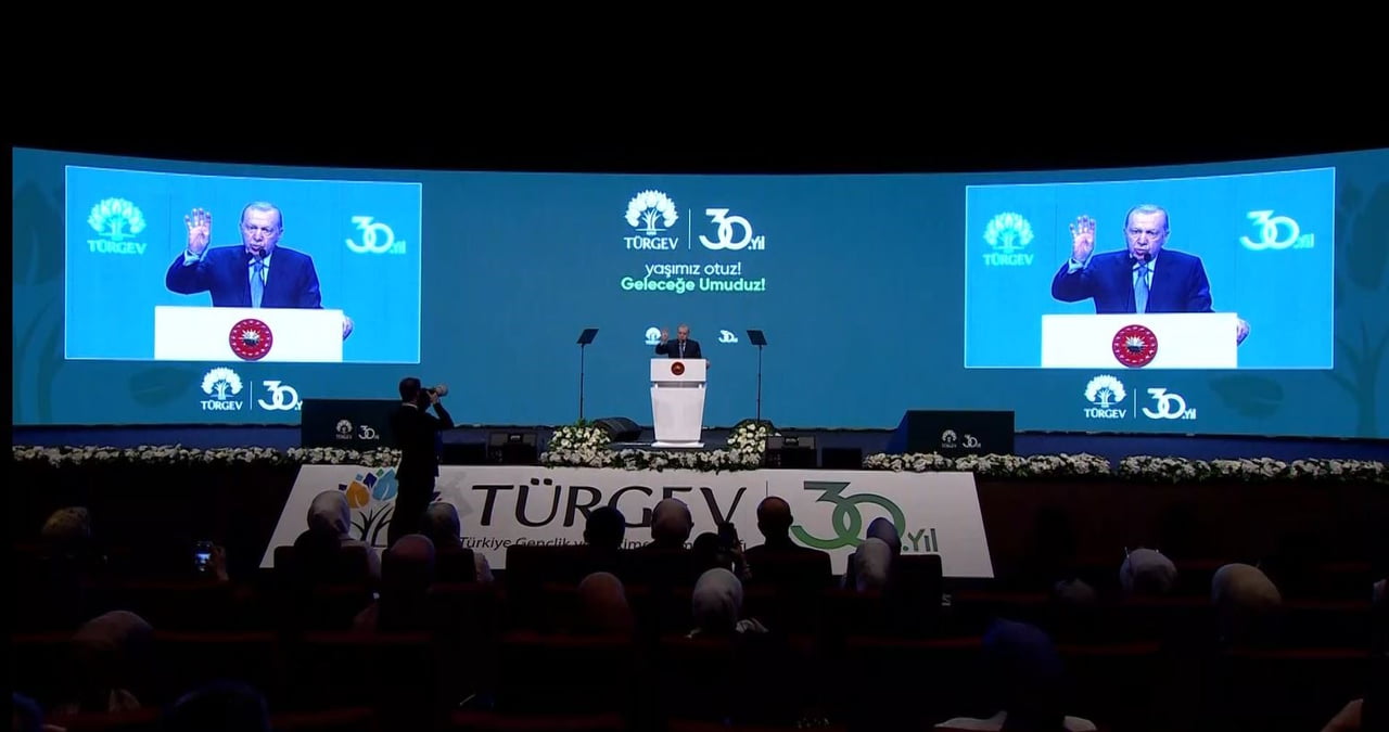 CUMHURBAŞKANI ERDOĞAN, "AKIŞA YÖN VEREN BİR GENÇLİK YETİŞTİRECEĞİZ"