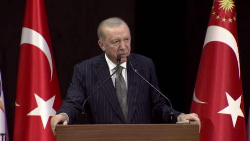 Cumhurbaşkanı Erdoğan: "Eskiden olduğu gibi bir avuç müstekbirin azarladığı kadınları kılık...