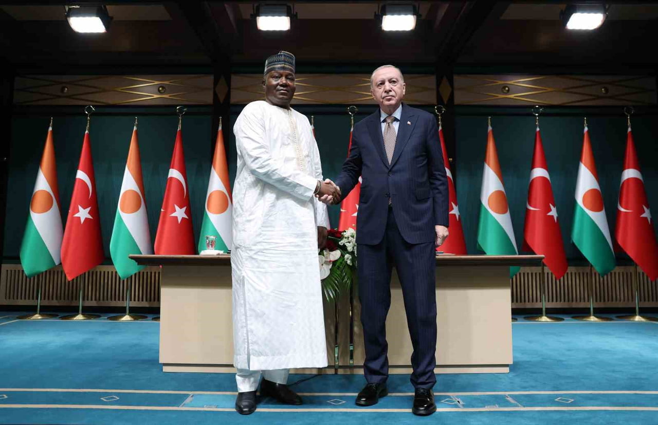 CUMHURBAŞKANI ERDOĞAN VE NİJER CUMHURBAŞKANI TCHİANİ, CUMHURBAŞKANLIĞI KÜLLİYESİ'NDEKİ BAŞ BAŞA VE...