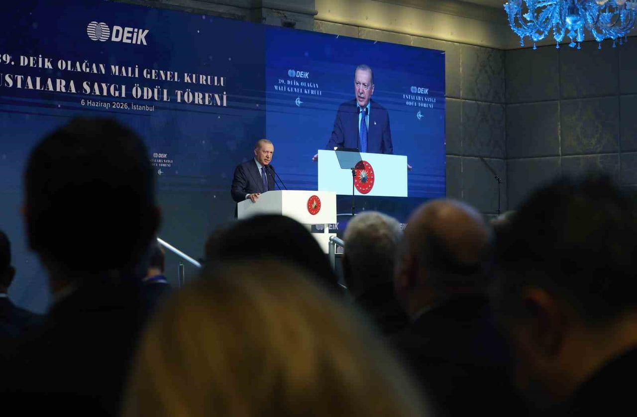 CUMHURBAŞKANI RECEP TAYYİP ERDOĞAN, İSTANBUL’DA DÜZENLENEN DEİK 39. GENEL KURULU VE USTALARA SAYGI...